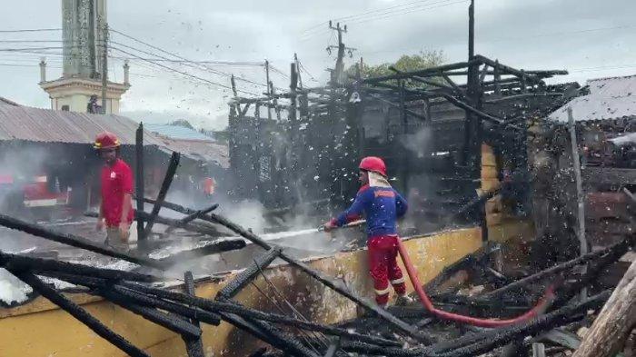 BREAKING News, Kebakaran Terjadi di Kawasan Padat Penduduk di Toboali, Satu Rumah Ludes Dilahap Api - 20240119-dankar5.jpg