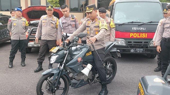 Siap Amankan Pendistribusian Logistik Pemilu, Kapolres Bangka Selatan Cek Kendaraan Dinas - 20240121-kspolres.jpg