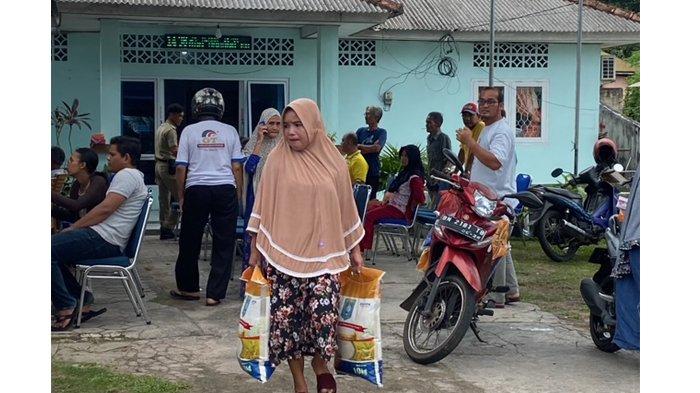 100 Warga Arung Dalam dan Berok Terima Beras Premium 10 Kg, Kemasannya Khusus Bangka Tengah