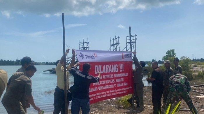 Penertiban Tambang Ilegal di Lahan Eks Koba Tin, Tim Gabungan Pasang Spanduk Larangan - 20240521-Tim-Gabungan-yang-terdiri-dari-Polres-Bangka-Tengah-Polsek-Koba.jpg