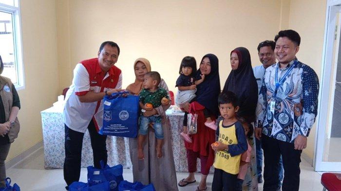 Pj Wali Kota Pangkalpinang Budi Utama Serahkan 15 Paket PMT di Puskesmas Kacang Pedang