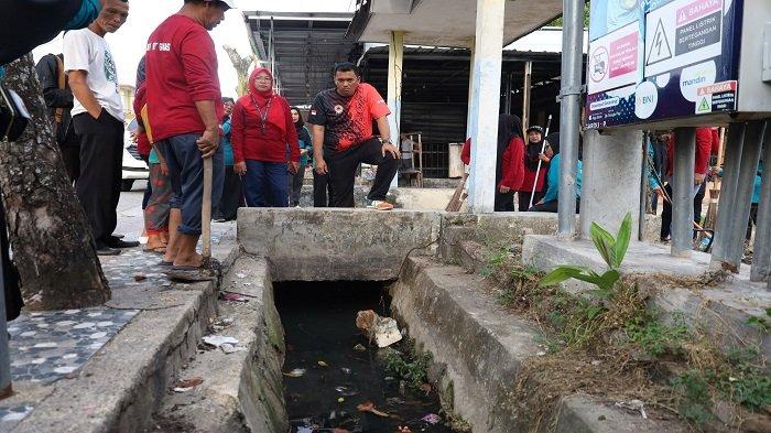 Gotong Royong di Kawasan Bersejarah Jalan Balai, Pj Wali Kota Budi Ajak Warga Jaga Warisan Budaya - 20240917-Penjabat-Pj-Wali-Kota-Pangkalpinang-Budi-Utama.jpg