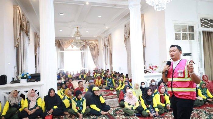 Pj Wali Kota Pangkalpinang Budi Ajak Petugas Kebersihan Curhat di Rumah Dinas - 20240924-Diskusi-bersama-Pj-Wali-Kota-Pangkalpinang-Budi-Utama-1.jpg