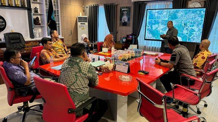 Pj Bupati Bangka Perintahkan DLH Tangani Sampah Menggunung di TPA Kenanga