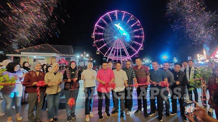 Wajah Baru Himpang Lima Toboali Diresmikan, Jadi Ajang Peningkatan Pertumbuhan Ekonomi - 20250209-PERESMIAN-Bupati-Bangka-Selatan-Riza-Herdavid-dan-Wakil-Bupati-Debby-Vita.jpg