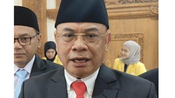 BUPATI PATI SUDEWO -- Bupati Pati Sudewo saat diwawancarai awak media di Gedung DPRD Pati, Selasa (15/7/2025). Dia mengomentari wacana unjuk rasa penolakan kebijakan penyesuaian tarif Pajak Bumi dan Bangunan Perdesaan dan Perkotaan (PBB-P2) yang marak di media sosial dan disebut bakal dilakukan ribuan orang pada 13 Agustus 2025