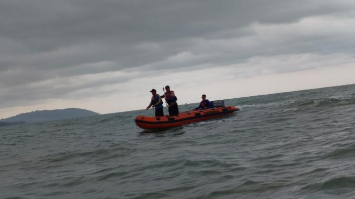 PROSES PENCARIAN - Proses pencarian hari kedua di Pantai Menara, Desa Baru, Kecamatan Manggar, Belitung Timur, Senin (29/9/2025).
