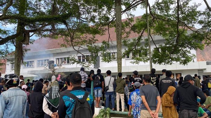 20251006 PT Timah Tbk di Jalan Jenderal Sudirman