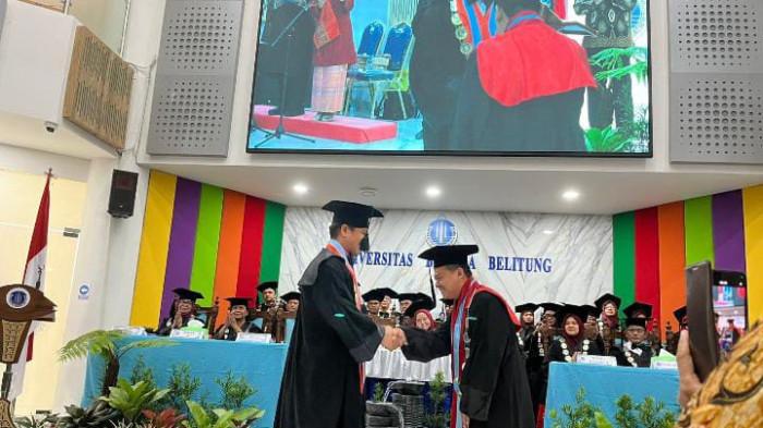 Profesor Dwi Haryadi Resmi Dikukuhkan Guru Besar Keempat di Universitas Bangka Belitung