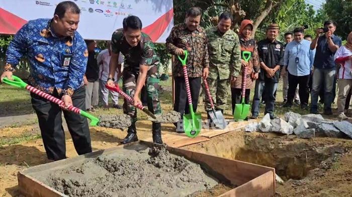 Letakkan Batu Pertama KopDesKel Merah Putih, Danrem Targetkan Akhir Januari 2026 Selesai