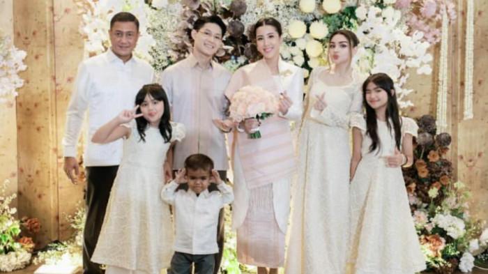 PERTUNANGAN - Teuku Rassya dan Cleantha Islan bertunangan. Cleantha Islan hanya terpaut jarak usia 9 tahun dari ibu sambung Rassya, Nurah Syahfirah.