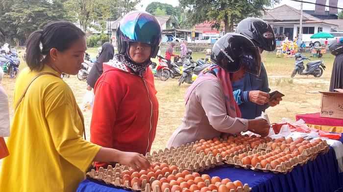 Gerakan Pasar Mudah di Bangka Barat, Lapak Penjual Telur dan Beras Ramai Diserbu Warga