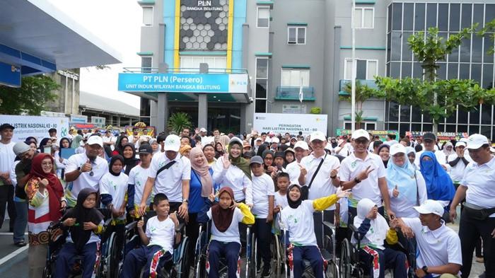 Refleksi 8 Dekade Pengabdian, PLN Babel Rayakan HLN ke-80 Bersama Difabel dan Yatim Dhuafa - 20251027-GM-PLN-Babel-Ira-Savitri-beserta-Manajemen.jpg