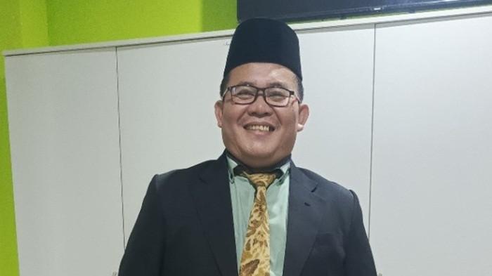 Guru Dalam Disrupsi Moral Digital dan Tergerusnya Otoritas Pendidikan Oleh Budaya Media Sosial