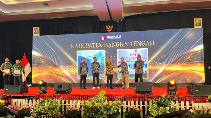Bawaslu Bangka Tengah Raih Penghargaan Keterbukaan Informasi Publik Terbaik Kategori Provinsi