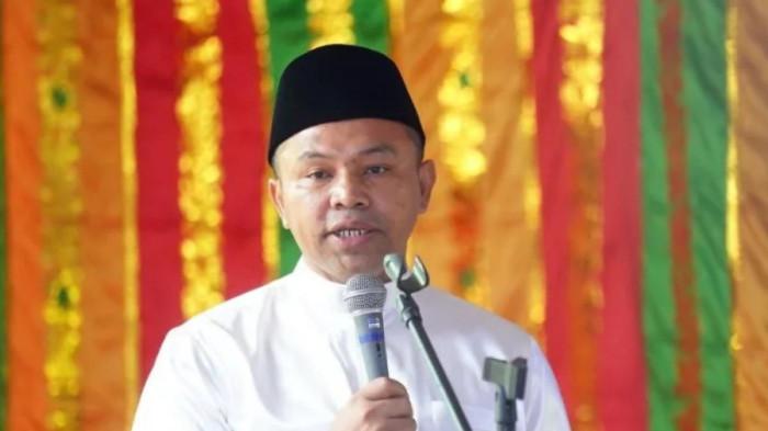 Profil dan Kekayaan Gubernur Riau Abdul Wahid di-OTT, Kuli Berharta Rp4,8 M Kini Pakai Sandal ke KPK