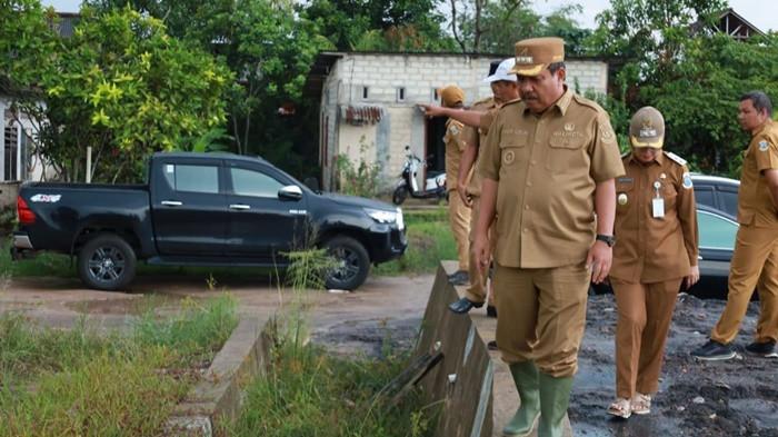 Wali Kota dan Wakil Wali Kota Pangkalpinang Tinjau Titik Rawan Banjir, Ajak Warga Gotong Royong