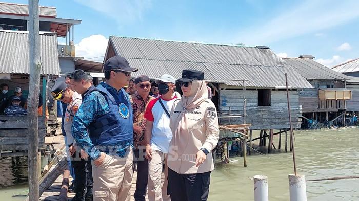 Markas Narkoba di Tengah Permukiman Padat Sukadamai Digerebek, 11 Pelaku Tak Berkutik saat Ditangkap - 20251106-TINJAU-LOKASI-Kepala-BNN-Provinsi-Kepulauan-12.jpg