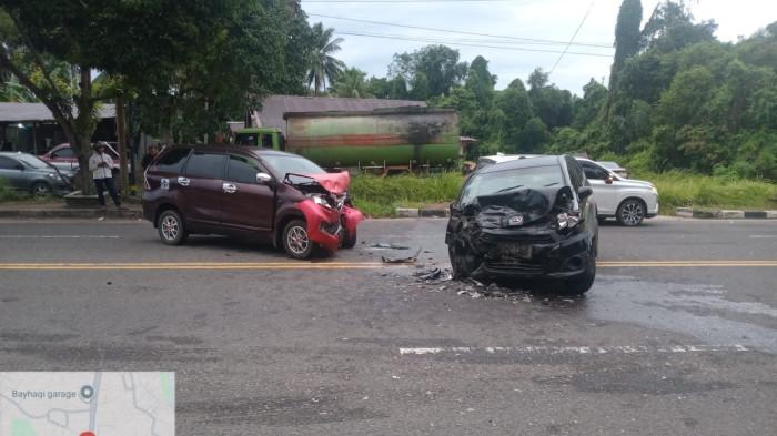 Tabrakan Dua Mobil di Desa Beluluk Bangka Tengah, Pengemudi Dibawa ke Rumah Sakit