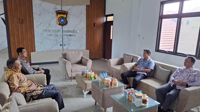KORDINASI FORKOPIMDA - Ketua DPRD Bangka bersama Bupati dan Wakil Bupati Bangka saat menyambangi Polres Bangka dalam rangka kordinasi forkopimda membahas sejumlah persoalan beberapa waktu lalu.