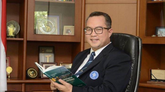 KEPALA BRIN BARU - Rektor Institut Pertanian Bogor (IPB) Arif Satria. Profil Arif Satria, Rektor IPB yang Jadi Kepala BRIN yang baru. 