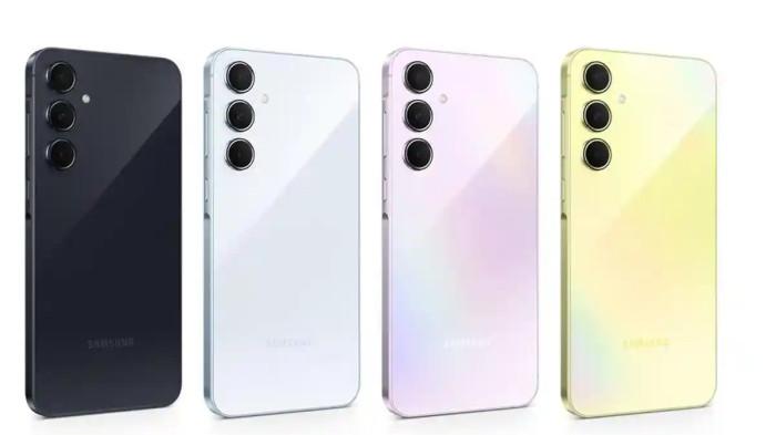 HARGA TERBARU SAMSUNG- Tangkapan layar samsung.com, Senin (17/11/2025) Samsung Galaxy A55 5G dengan pilihan 4 warna. Berikut 4 HP Samsung kelas menengah untuk gaming pertengahan November 2025.