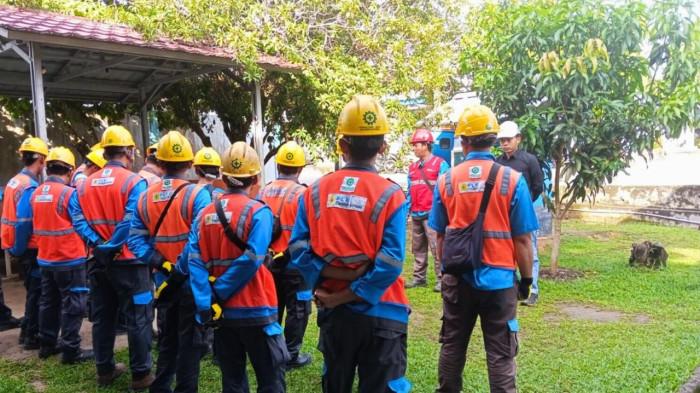 PLN ULP Sungailiat melakukan briefing kepada petugas yantek sebelum melakukan pekerjaan agar berpedoman kepada prosedur dan nilai-nilai perusahaan dalam melaksanakan tugasnya