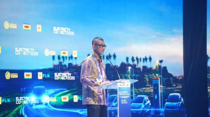 Direktur Utama PLN, Darmawan Prasodjo menyampaikan dalam sambutannya bahwa keberhasilan transisi energi tidak mungkin dicapai sendiri, PLN membutuhkan kolaborasi lintas pemangku kepentingan seperti Pemerintah, swasta, dan masyarakat.