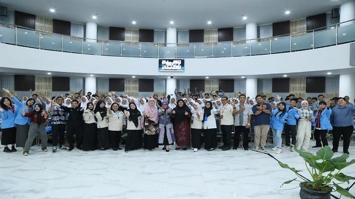 Wakil Rektor Bidang Akademik dan Kemahasiswaan UBB, Prof. Dr. Devi Valeriani, M.Si., Saat Pembukaan PMB, di Aula Balai Betason Kampus, Rabu (11/2)