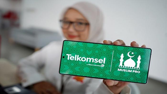PAKET BUNDLING TELKOMSEL: Telkomsel berkolaborasi dengan Muslim Pro hadirkan Paket Bundling Telkomsel x Muslim Pro secara eksklusif di aplikasi MyTelkomsel. Kolaborasi ini menjadi langkah beyond connectivity Telkomsel untuk menghadirkan pengalaman digital yang bernilai tambah dan menemani pelanggan dalam menjalani Ramadan sepenuh hati.