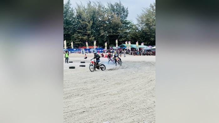 Ajang balap motor bertajuk Beach & Sand Race 2026 yang berlangsung di kawasan Pantai Pasir Padi Kota Pangkalpinang, pada Sabtu-Minggu (28-29/3/2026).