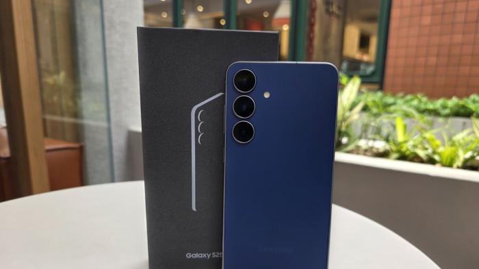 HARGA HP SAMSUNG – HP Samsung Galaxy S25 FE yang mengalami penurunan harga menjelang akhir April 2026. Penurunan harga hingga Rp2 juta sejak awal rilis.