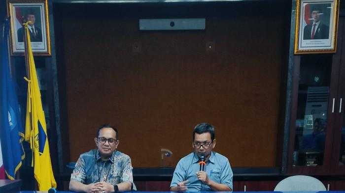 Ikatan Alumni Polman Timah - Polman Babel (IAPT-Babel) resmi menyerahkan beasiswa untuk mahasiswa berprestasi yang berlangsung di ruang presentasi kampus, Jumat (8/5/2026)