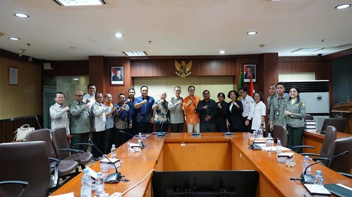 KEMENTAN -- DPRD Provinsi Bangka Belitung (Babel) bersama Asosiasi Pemerintah Desa Seluruh Indonesia (APDESI) Babel melakukan rapat audiensi dengan Kementerian Pertanian Republik Indonesia, Kamis (4/6/2026). Pertemuan tersebut diterima langsung oleh Plt. Direktur Jenderal Perkebunan Kementerian Pertanian, Ali Jamil beserta jajarannya.