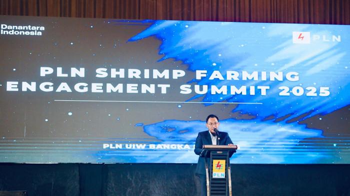 Senior Manager Keuangan, Komunikasi dan Umum, Anton Wahyu Utomo mewakili General Manager PLN UIW Babel membacakan sambutan dalam kegiatan FGD tentang tambak udang di Soll Marina Hotel Bangka.