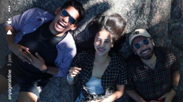 Raffi Ahmad Rangkul Anya Geraldine di Tepi Danau