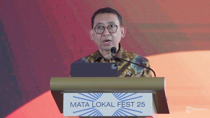 TULIS ULANG SEJARAH - Menteri Kebudayaan RI Fadli Zon memberikan kata sambutan pada acara Mata Lokal Fest 2025 di Hotel Shangrila, Jakarta Selatan, Kamis (8/5/2025). Kementerian Kebudayaan akan membuat tulisan ulang tentang sejarah RI yang dijajah selama 350 tahun untuk menghapus mental inferior bangsa.