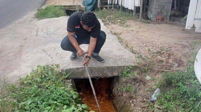 Maksimalkan Pelayanan Pelanggan, Perumdam Tirta Pinang Bersihkan Kotoran Pipa Induk