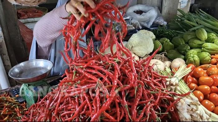 Pasokan dari Luar Berkurang, Harga Cabai Merah Keriting di Sungailiat Naik Drastis