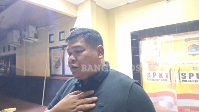 MELAPOR KE POLDA BABEL - Kepala Dinas Perhubungan Provinsi Bangka Belitung, M. Haris AP saat berada di SPKT Polda Babel untuk membuat laporan pasca kejadian kebakaran klantornya, Rabu (29/4/2026) malam.
