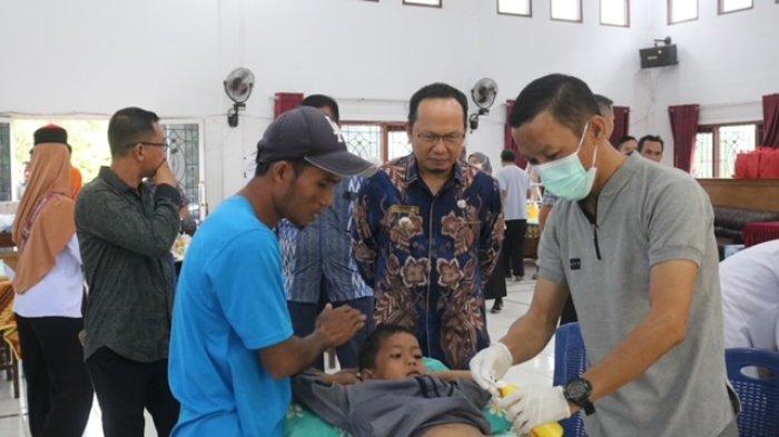 Khitanan Massal Ceria Bang Ayi di Kecamatan Namang Ada 80 Anak Disunat Secara Gratis