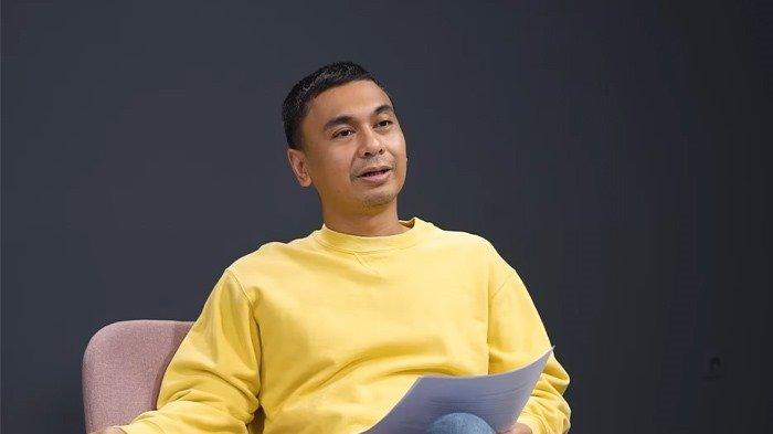 Raditya Dika, komika, pemain film, hingga sutradara serta salah satu YouTuber dengan jumlah subscriber terbesar di Indonesia.