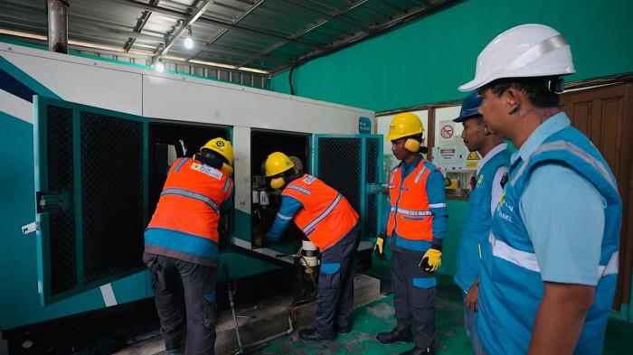 PLTD Buntar  merupakan supply utama listrik dari PLN kepada masyarakat di Pulau Buntar. Sebelumnya masyarakat menikmati listrik hanya 12 jam sehari, namun saat ini di momen HUT Babel ke 25, PLN Babel menghadirkan listrik 24 jam non stop bagi masyarakat Pulau Buntar