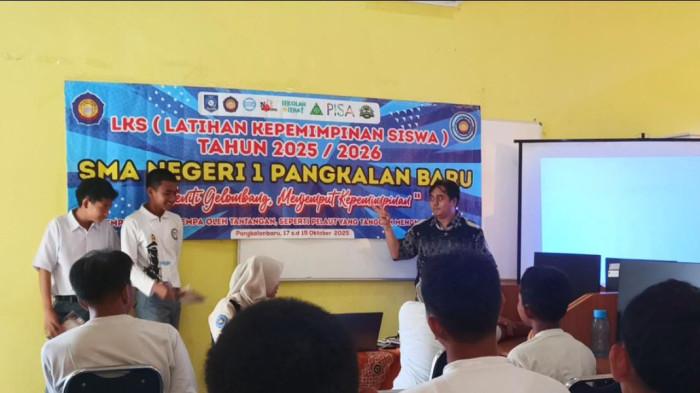 OSIS SMAN 1 Pangkalanbaru Ikuti Pelatihan Kepemimpinan, Pemred Bangka Pos Beri Materi Jurnalistik