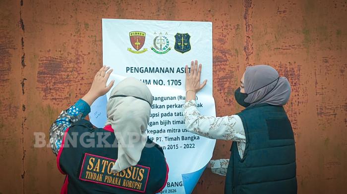 PENYITAAN- Kejaksaan Negeri Bangka Selatan, Kepulauan Bangka Belitung melakukan penyegelan terhadap sejumlah aset milik Afat yang diduga terkait perkara korupsi tata kelola penambangan timah di wilayah Kota Toboali. 
