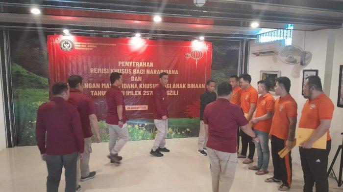 Lima Warga Binaan Lapas Narkotika Kelas IIA Pangkalpinang Dapat Remisi Khusus Imlek 2025