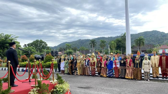 Upacara Hari Sumpah Pemuda 2025 di Kabupaten Bangka Hadirkan Pelajar Berpakaian Adat Nusantara