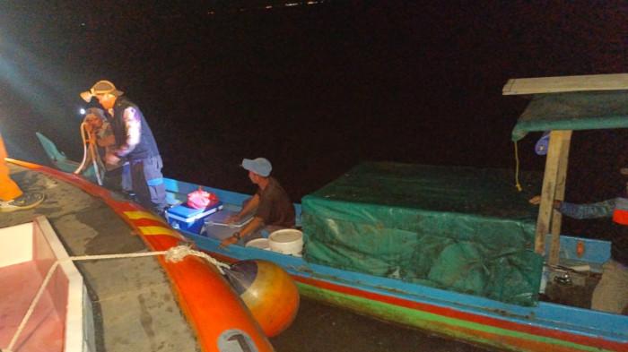 Tim SAR Gabungan Evakuasi Lima Nelayan Mati Mesin Kapal di Perairan Rebo