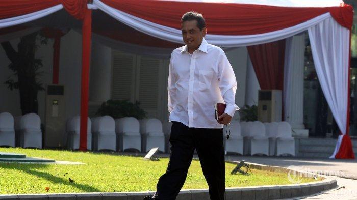 Ketum PB Ikatan Anggar Seluruh Indonesia, Agus Suparmanto tiba di Kompleks Istana Kepresidenan, Jakarta Pusat, Selasa (22/10/2019). Sesuai rencana, Presiden Joko Widodo memperkenalkan jajaran kabinet barunya kepada publik mulai Senin (21/10/2019), usai Jokowi dilantik pada Minggu (20/10/2019) kemarin untuk masa jabatan periode 2019-2024 bersama Wakil Presiden Ma'ruf Amin. 