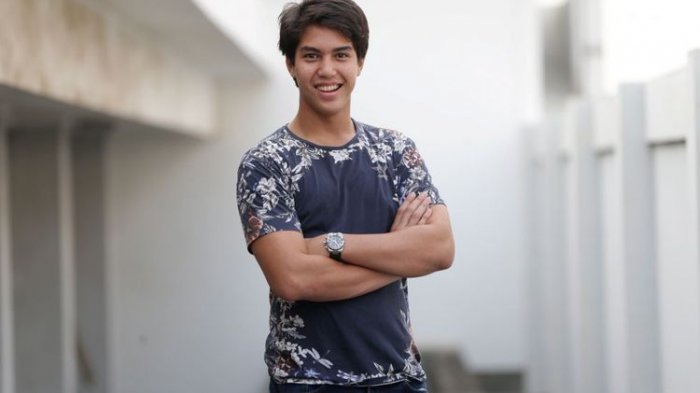 Ahmad El Jallaludin Rumi berpose saat mengunjungi kantor redaksi Kompas.com, Jakarta, Selasa (16/5/2017). Ia terlibat dalam project web series Anak Artis Season 3.